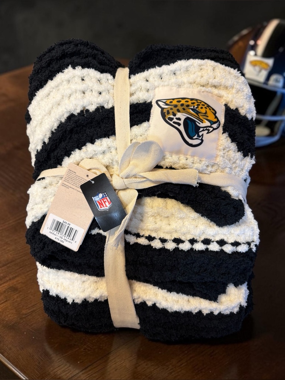 Logo Brands NFL Jacksonville Jaguars Cable Knit Throw Blanket (Size 50" x 60").